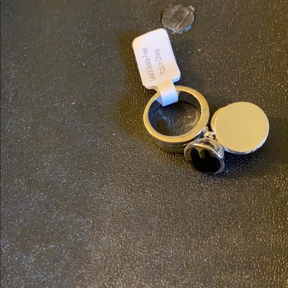 Ring - Picture 2 of 3